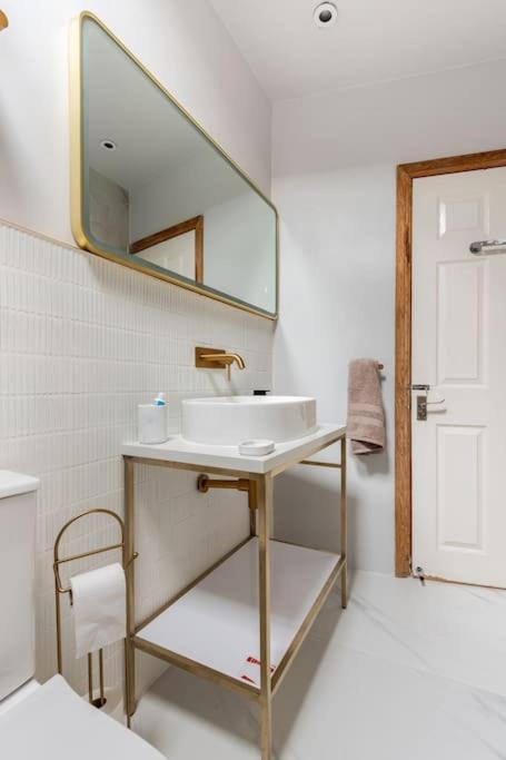Appartamento Harbourside Haven - Stylish Retreat In Hotwell - Free Parking Bristol Esterno foto