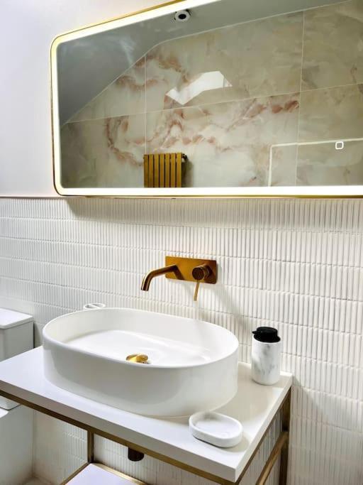 Appartamento Harbourside Haven - Stylish Retreat In Hotwell - Free Parking Bristol Esterno foto